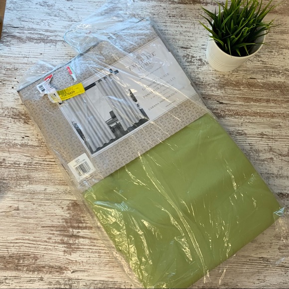 Denton Indoor Outdoor Curtain Panels Pair of 2 Kiwi Green 54 in x 120 in NEW NIP - Picture 2 of 12